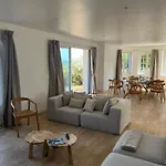 Exceptional Waterfront Вилла *