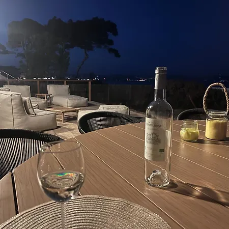 Вилла Exceptional Waterfront Йер