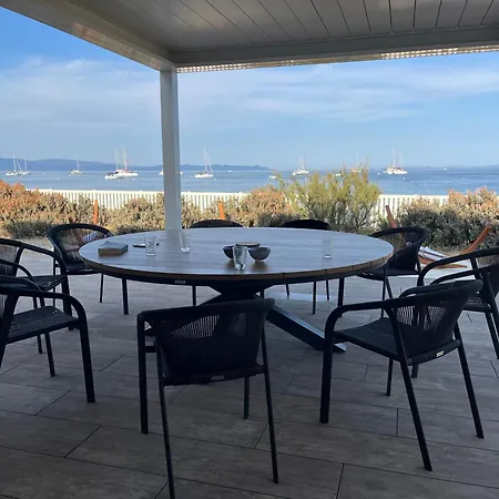 Exceptional Waterfront * 耶尔