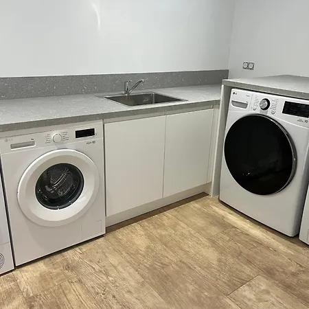 Exceptional Waterfront * 耶尔