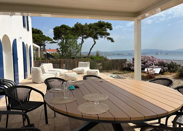 Exceptional Waterfront 别墅 *