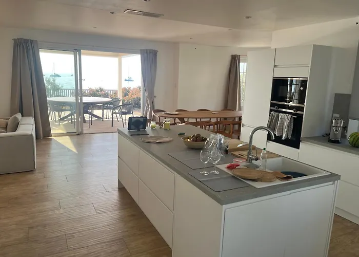 Exceptional Waterfront *