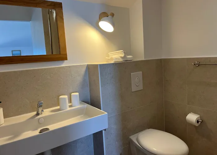 Exceptional Waterfront 别墅 *