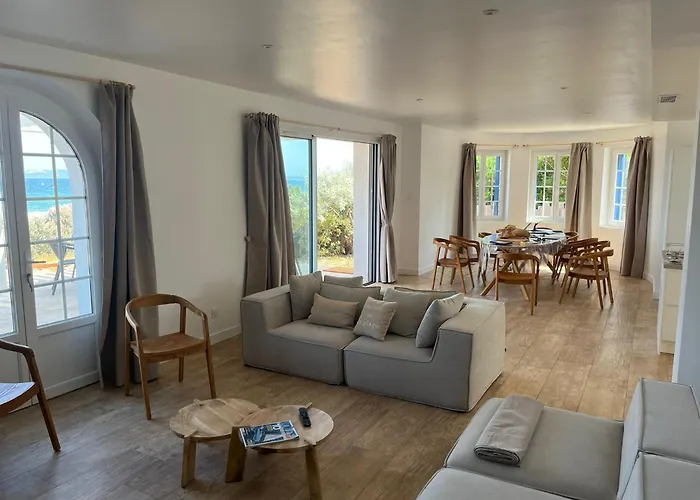 Exceptional Waterfront 别墅 *